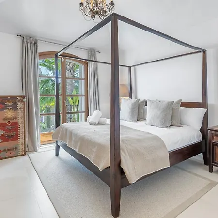 Vacation I White Orchid, Palatial Villa, Private Heated Pool, Prime Golf Valley Location, Minutes From Puerto Banus, Luxury Interiors, Outdoor Fire Pit Lounge *