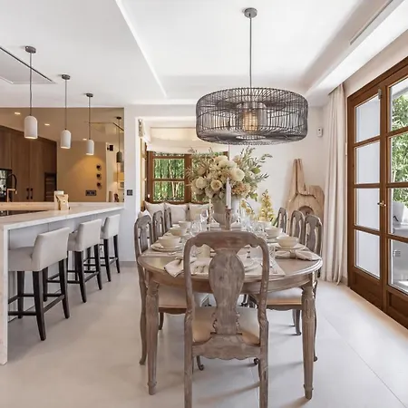 Vacation I White Orchid, Palatial Villa, Private Heated Pool, Prime Golf Valley Location, Minutes From Puerto Banus, Luxury Interiors, Outdoor Fire Pit Lounge Villa *