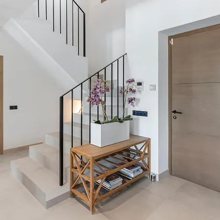 Vacation I White Orchid, Palatial Villa, Private Heated Pool, Prime Golf Valley Location, Minutes From Puerto Banus, Luxury Interiors, Outdoor Fire Pit Lounge Villa